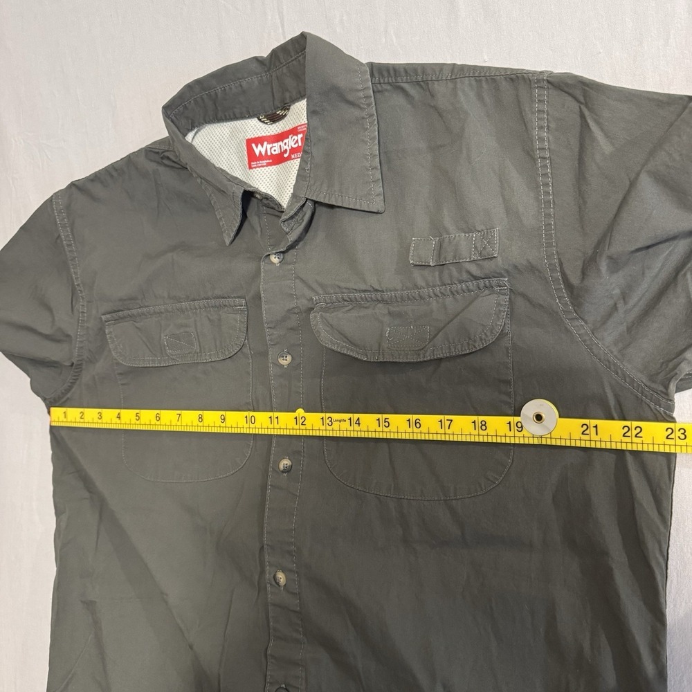 Wrangler Fishing Shirt Mens Medium Vented Short Sleeve Green Army Gray Outdoors - Picture 8 of 12
